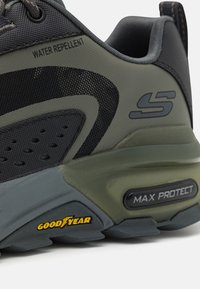 Skechers MAX PROTECT - Sportcipő - green