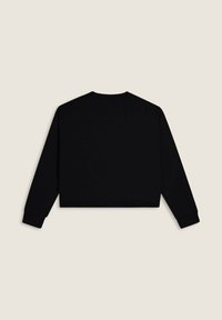 Sudadera cortada negra con mangas largas, un cuello redondo y puños acanalados. La tela parece lisa y suave, sin patrones o acentos visibles.