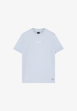T-shirt di cotone azzurro chiaro con maniche corte, scollo rotondo e logo stampato sul davanti in bianco. Design semplice, senza motivi o accenti.