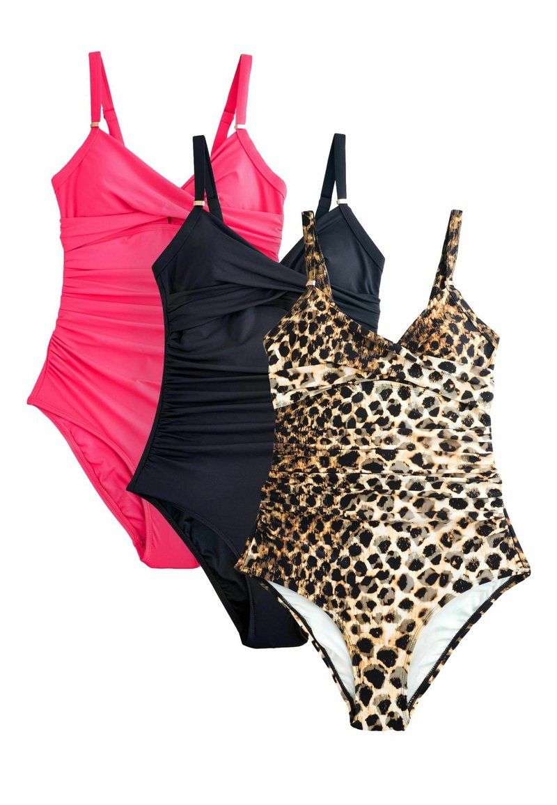 Tre costumi da bagno: uno rosa, uno nero e uno a stampa leopardata. Ognuno ha spalline regolabili, tessuto arricciato e un taglio alto della gamba per una maggiore copertura.
