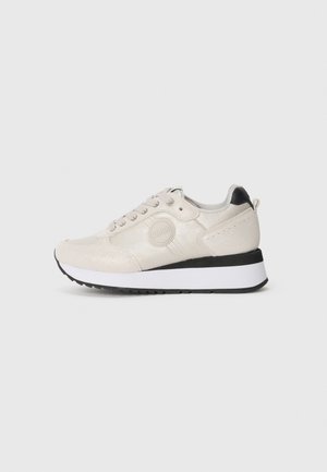 TRAVIS PUNK - Trainers - silver-coloured