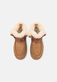 UGG FUNKARRA CABIN CUFF - Ankle boots - chestnut