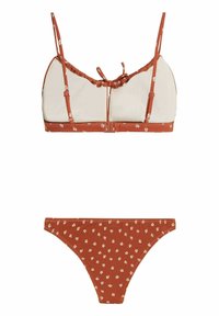 Twee-delige zwempakset met een roestkleurige bralette met witte bloemenpatronen en verstelbare bandjes, gecombineerd met bijpassende bikini-broekjes.