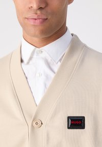 HUGO DACARDIGO - Majica s kapuljačom i patentnim zatvaračem - open beige