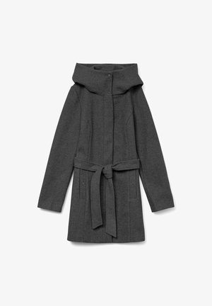 Temno siva volnena plašča z širokim zložljivim pokrovom, sprednjimi gumbi in pasom. Ima ukrivljene šive in stranske žepe za dodaten detajl.