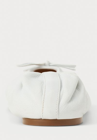 Polo Ralph Lauren LEATHER BALLET FLAT - Baleriinad - paper