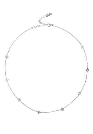 Collier chaîne en argent avec des pendentifs en forme de fleur géométrique, présentant un design délicat et une fermeture à fermoir mousqueton avec une longueur ajustable.