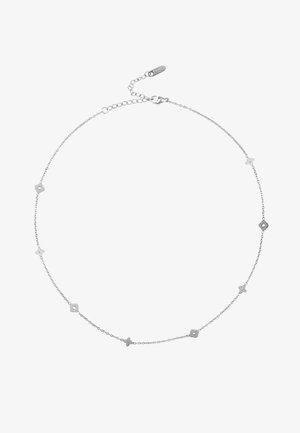 Collier chaîne en argent avec des pendentifs en forme de fleur géométrique, présentant un design délicat et une fermeture à fermoir mousqueton avec une longueur ajustable.