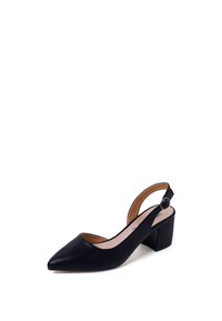 Scarpa slingback in pelle nera con punta affusolata e tacco spesso. Presenta un dettaglio con fibbia sul cinturino del tallone e una superficie liscia.