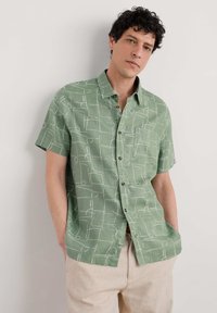 Seasalt Cornwall HERON SHORT SLEEVE - Camisa - loose lines dark pistachio