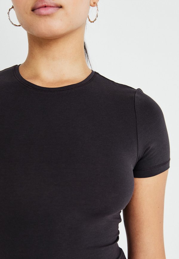 SLIM FITTED - Basic T-shirt4