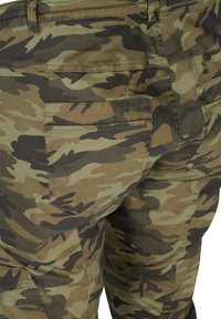 Zizzi Vaqueros slim fit - mottled dark green