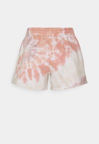 Shorts de détente en tie-dye en tissu doux et léger ; présentent des motifs tourbillonnants pastel orange, rose et crème ; taille élastique pour le confort.