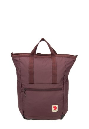 Sac cabas violet foncé avec deux poignées, poche avant zippée et petit écusson logo renard rouge dans le coin inférieur droit.