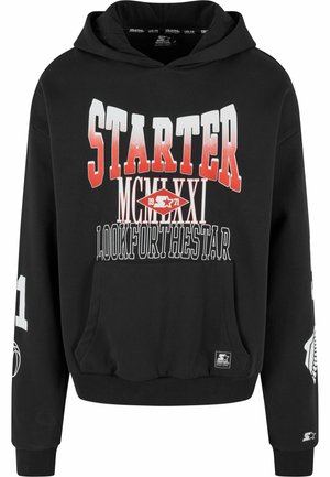 Hanorac negru cu buzunar frontal, având texte grafice îndrăznețe în alb și roșu, "STARTER", "MCMLXXI" și "LOOKFORTHETSTAR", împreună cu detalii ale logo-ului.