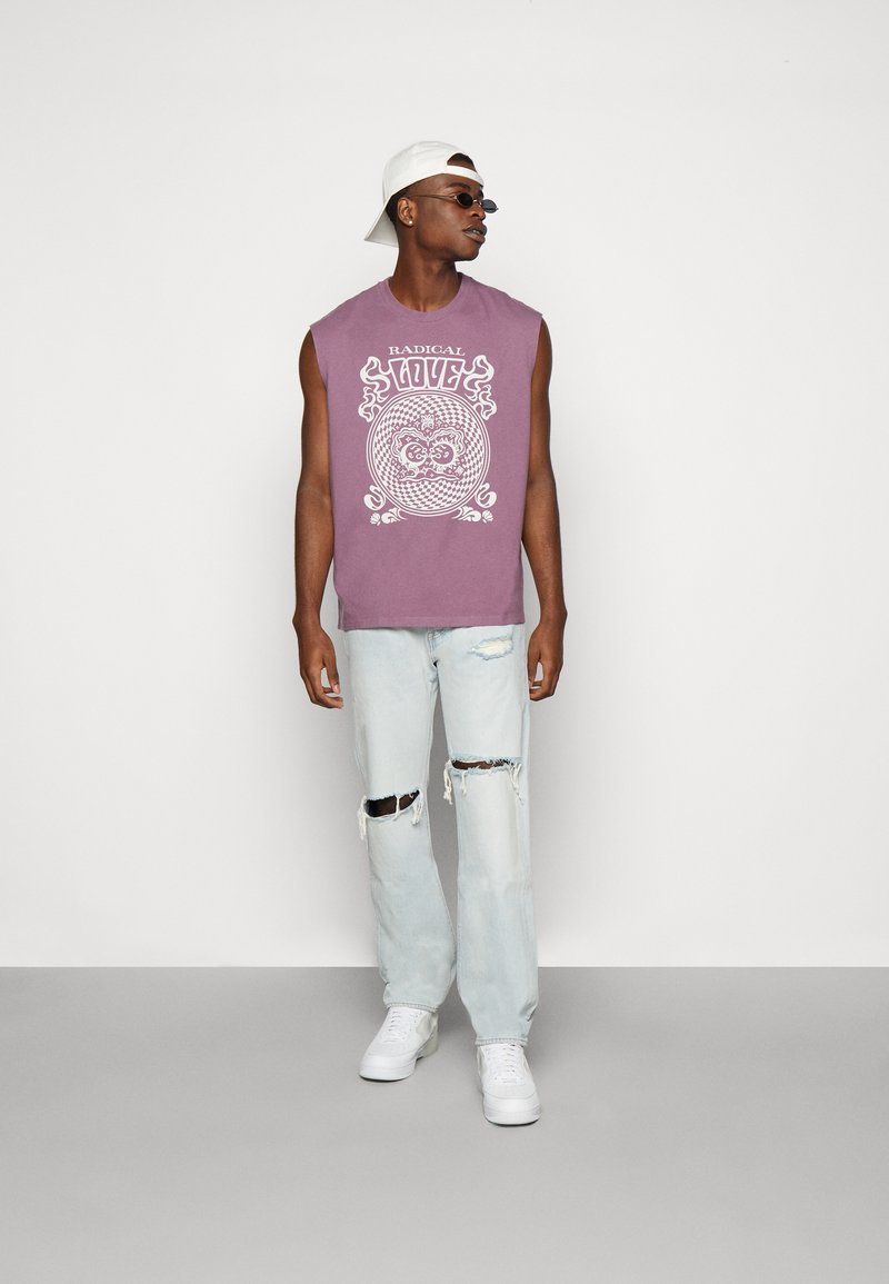 Levi's® PRIDE MUSCLE TANK - Top - poster purple gum