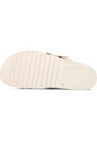 Witte rubberen zool met horizontale groeven en een merkdetail. Het ontwerp is plat met een afgeronde vorm, geschikt voor casual gebruik.