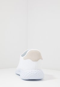 Pier One Sapatilhas - white/grey