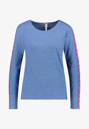 Blaues Langarmshirt mit Rundhalsausschnitt, das pinken "LOVE"-Text entlang der Ärmel und einen leicht strukturierten Stoff aufweist.
