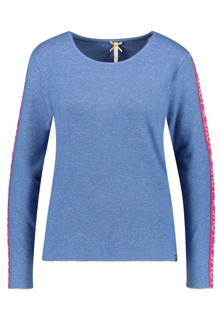 Blå långärmad tröja med rund hals, med rosa "LOVE"-text längs ärmarna och en något strukturerad tyg.