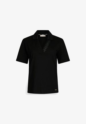 Schwarzes Kurzarmhemd mit V-Ausschnitt und einem dekorativen gemusterten Besatz entlang des Ausschnitts. Aus glattem Stoff gefertigt, mit einem kleinen Logo.