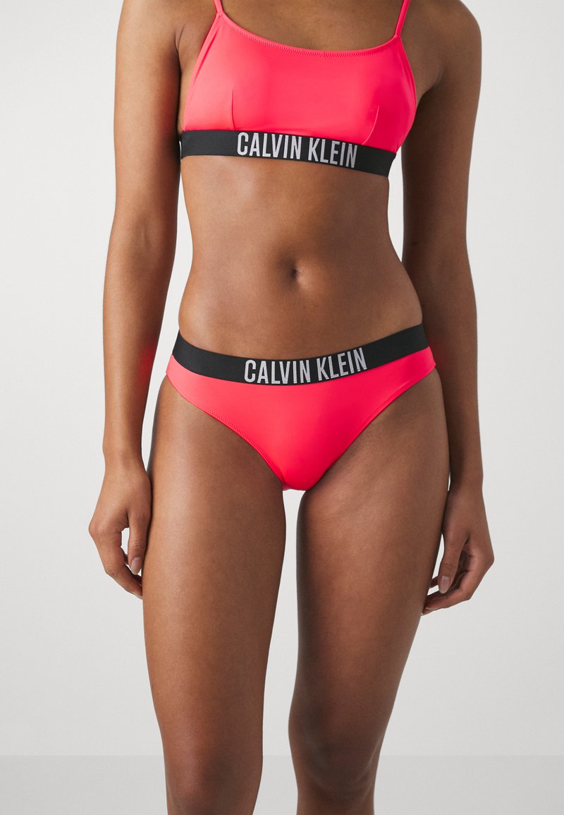 Calvin Klein Swimwear - Spodní díl bikin - signal red, Zvětšit