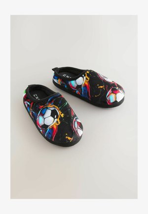 Fekete papucsok színes, absztrakt focilabda mintával. Puha anyagból készültek, párnázott belsővel és egyenes talppal.