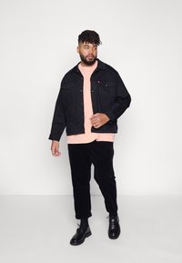 Levi's® Plus BIG TRUCKER - Farmerdzseki - dark horse