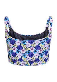 Crop top floral avec des fines bretelles, présentant un motif multicolore de fleurs violettes, bleues et jaunes sur un fond clair.