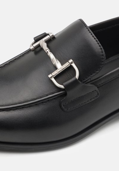 Stuart Weitzman SIMON TWISTBIT - Chaussons - black