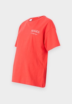 T-shirt en coton rouge à manches courtes, avec un texte brodé blanc "MAMA t'attend" sur le devant, coupe décontractée.