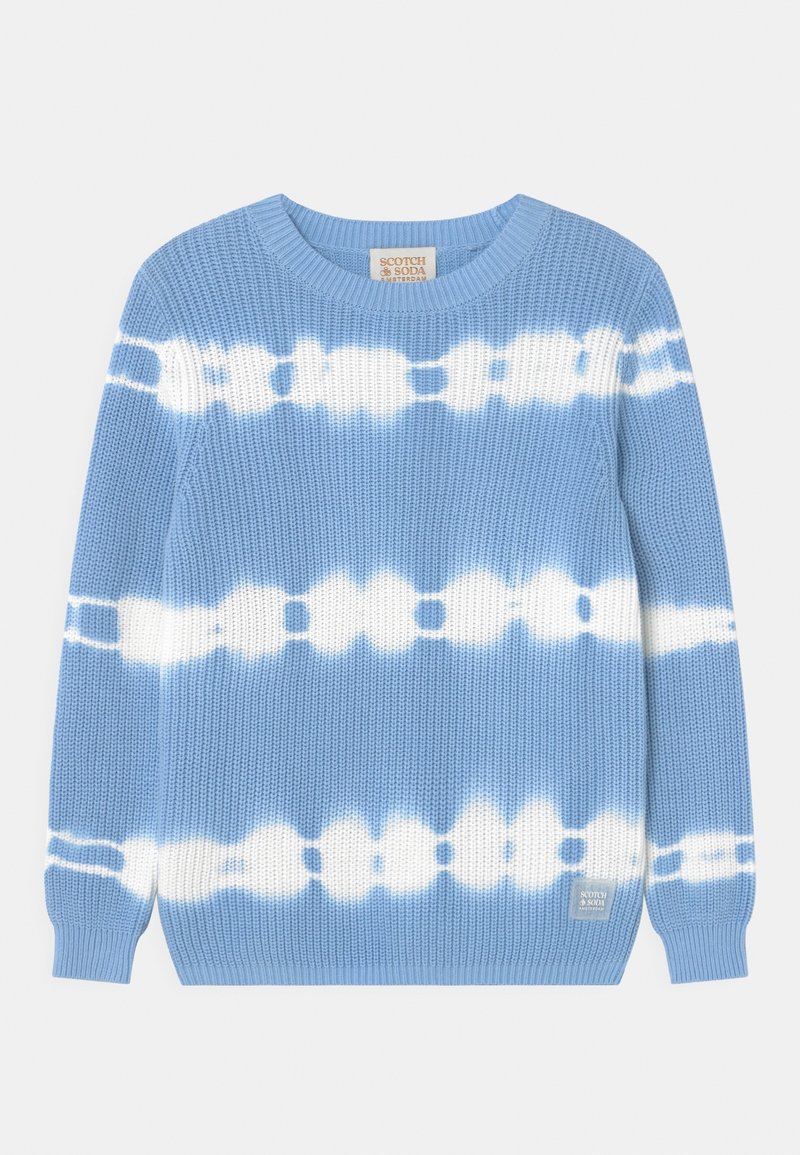 Maglione lavorato a maglia di un blu chiaro con un motivo tie-dye e bande bianche, polsini e orlo inferiore a coste, e una piccola etichetta del marchio sul lato.