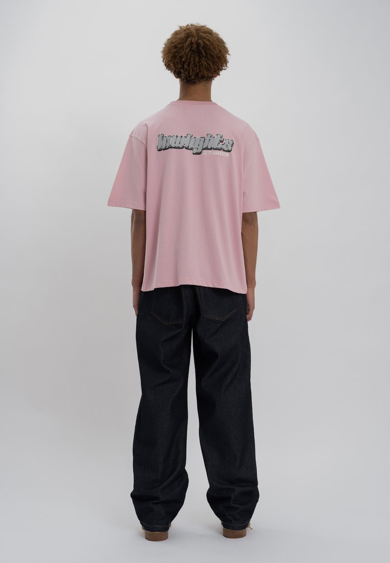 LOW LIGHTS STUDIOS® SANDED LOGO - Apdrukāts T-krekls - pink