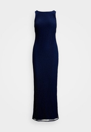 Rochie fără mâneci de culoare bleu marin, dintr-un material texturat, cu o siluetă lungă până la podea și un model subtil de dungi diagonale.