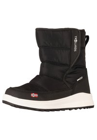 Bota de invierno negra impermeable con parte superior suave y acolchada, suela blanca y un acento de bandera noruega en el lateral. Diseño texturizado para un mejor agarre.