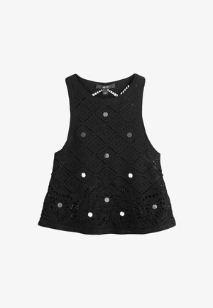 Juoda rankovių neturinti nėrimo palaidinė su geometriniais ir gėlėtais raštais, papuošta mažais sidabro spalvos apskritais kniedėmis, su apvalia iškirpte.