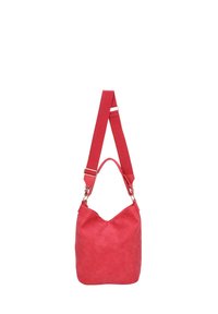 Sac seau en daim rouge avec large bandoulière réglable et petite poignée, présenté sur fond blanc.