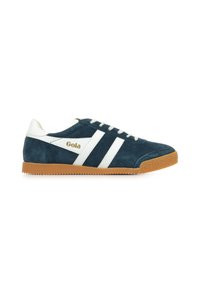 Sneakers in suede blu navy con strisce in pelle bianca e suola in gomma. Presentano una suola testurizzata e un logo dorato sul lato.