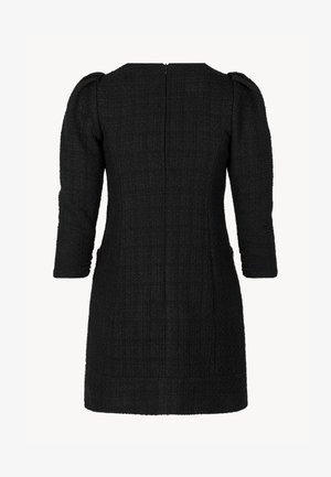 Zwarte jurk van gestructureerde stof, driekwartmouwen, een ronde halslijn en een verborgen rits aan de achterkant. Heeft een rechte snit en een knielange zoom.