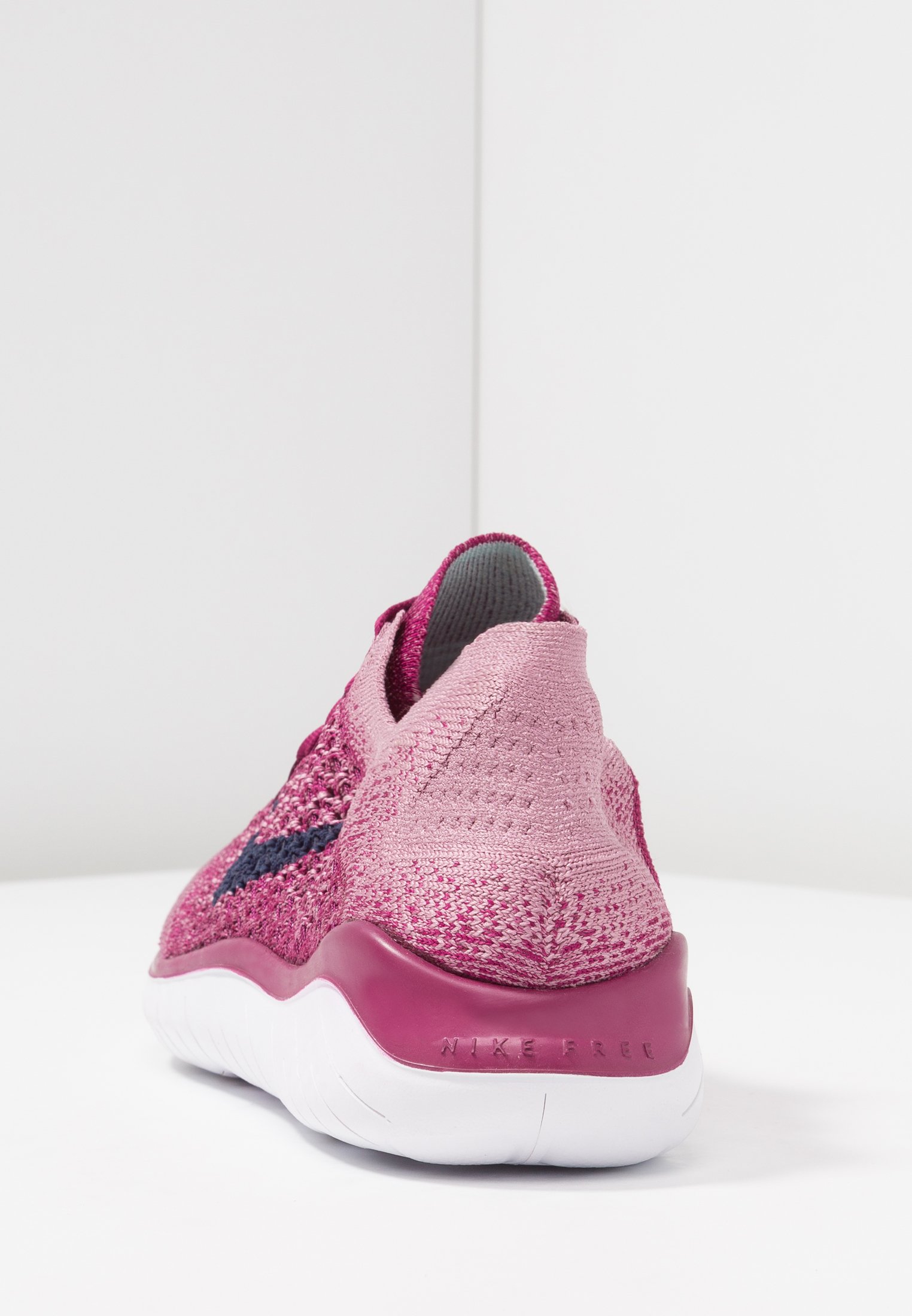 active nike flyknit womens