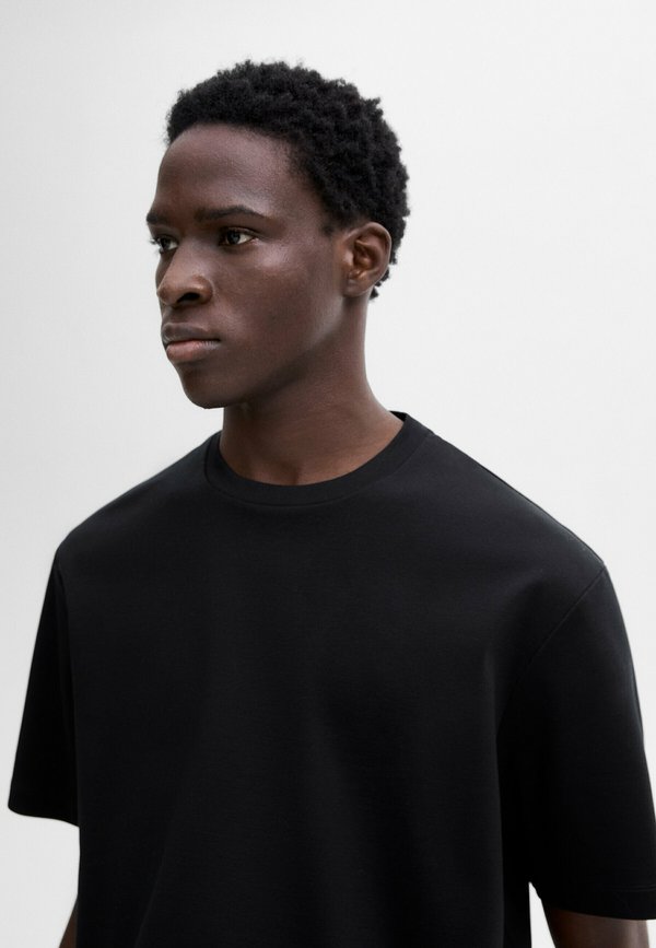 WIDE FIT - Basic T-shirt2