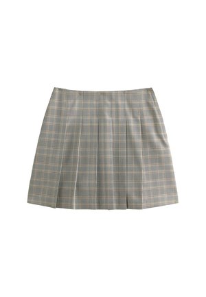 Falda plisada de cuadros grises con sutiles líneas finas en negro, blanco y marrón, colocada horizontalmente sobre un fondo blanco.