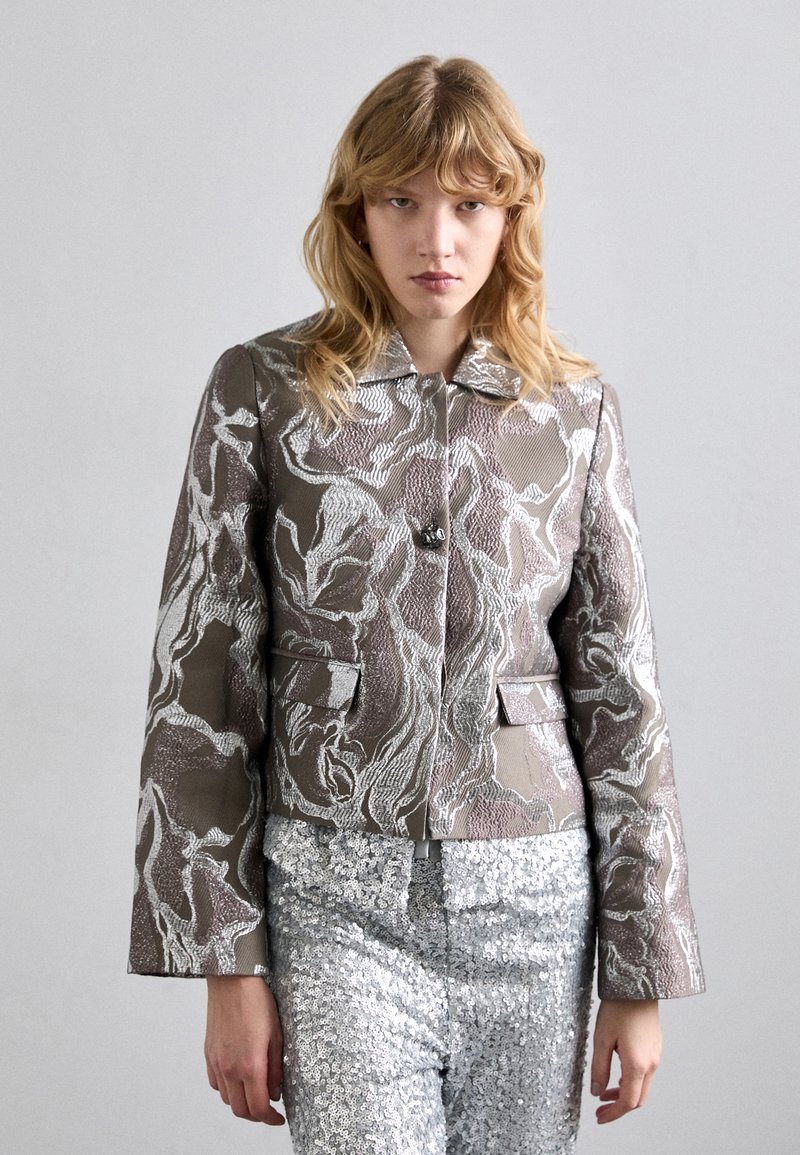Stine Goya BOXY STRAIGHT JACKET - Blazer - silver/taupe