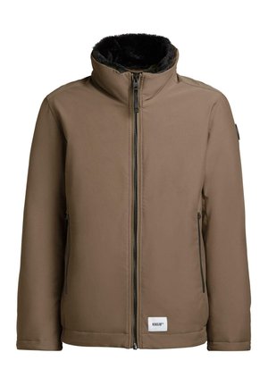 Brun isoleret jakke med høj krave, to sidelommer med lynlås og en blød sort pelsforing ved kraven. Mærkelabel synlig.
