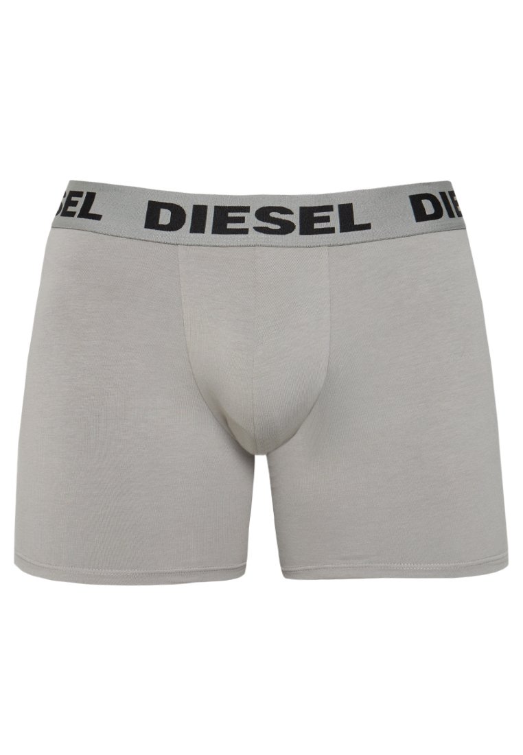 Graue Baumwoll-Boxershorts mit enger Passform, ausgestattet mit einem schwarzen Bund mit "DIESEL"-Logo. Glatte Textur, bis zur Mitte des Oberschenkels.