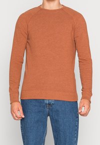 Denham Stickad tröja - orange