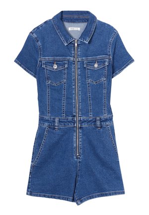 Jeans-Shorts-Overall in mittlerem Blau mit kurzen Ärmeln, einem Kragen, einem Reißverschluss vorne, zwei Brusttaschen und einem Taillengürtel.
