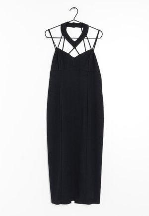 Sort halterhalskjole med tætsiddende overdel og krydsede stropper. Glat tekstur, knælængde og minimal sømdetaljering.