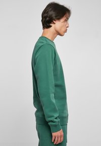 Starter ESSENTIAL CREWNECK - Sweatshirt - darkfreshgreen