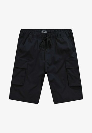 Czarne szorty cargo wykonane z lekkiego materiału; posiadają elastyczny pas, sznurki do regulacji oraz wiele bocznych kieszeni.